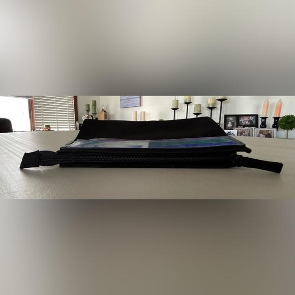 M•A•C Cosmetics | small cosmetic/makeup bag - Picture 12 of 15